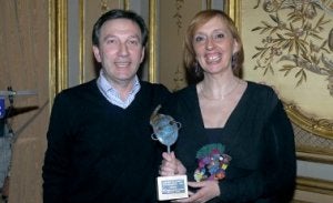 Humberto Fernández y Marián Osácar con su premio.::
NEWSPHOTOPRESS/
