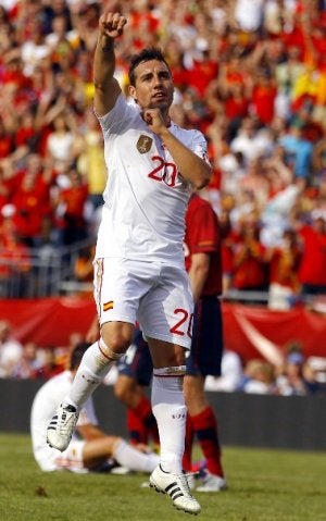 Cazorla, en el Gillette Stadium, festeja el segundo tanto. :: AFP/