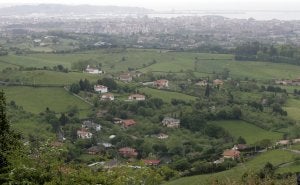 Panorámica de la parroquia de Santurio, una de las que, según el actual PGO, permite aún un crecimiento superior al 100%. :: P. UCHA/