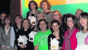 En el centro, la profesora premiada. ::
SERGIO LÓPEZ/