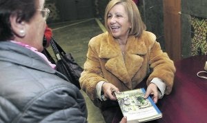 María Luisa Prada firmó ejemplares en Gijón. ::
PALOMA UCHA/