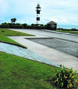Entorno del faro de Ortiguera, donde el Consistorio planea ubicar un estacionamiento con servicios. ::
I. G./