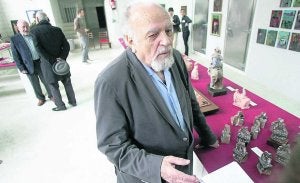 El escultor Antonio Oteiza, en la inauguración . ::
CITOULA/