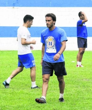 Gerardo Noriega, en el entrenamiento de ayer en el Muro de Zaro. :: SERGIO LÓPEZ/