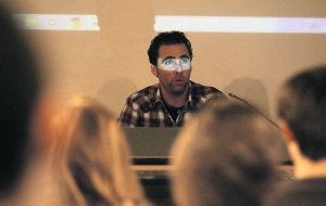 Roberto Fernández Llera, durante el coloquio. :: SERGIO LÓPEZ/