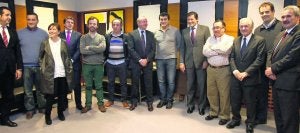 Julio González Zapico, Jaime Uz, Esther Manzano, José Luis Álvarez Almeida, Nacho Manzano, José Antonio Campoviejo, Javier Martínez, Antonio Pérez, Javier Fernández, Pedro Morán, Miguel Loya, Gonzalo Pañeda y Graciano Torre, ayer, en la sede de Presidencia del Gobierno del Principado. :: ALEX PIÑA/