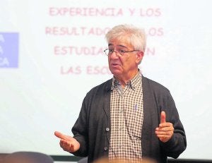 Juan Manuel Escudero, en el CPR de Gijón. :: P. CITOULA/