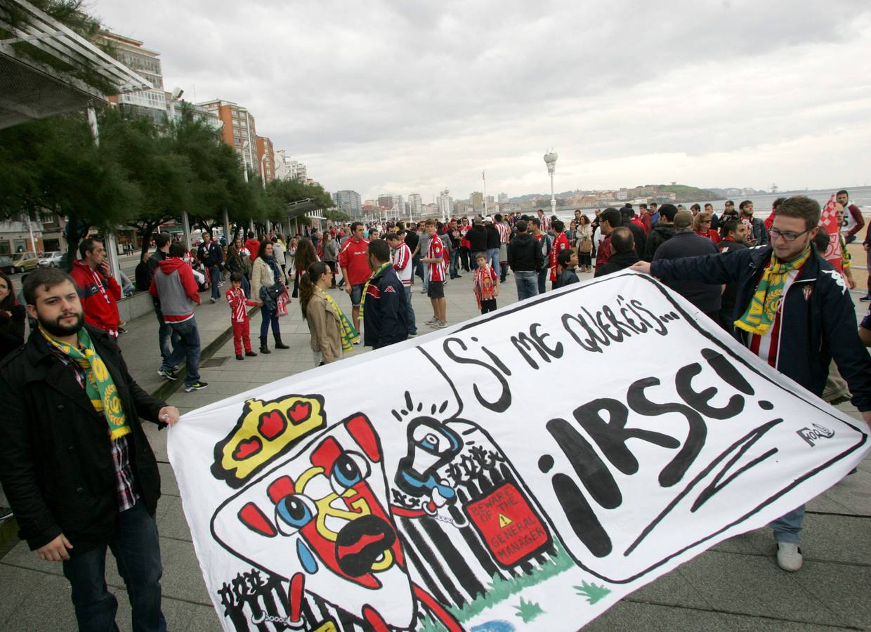 Protesta rojiblanca por la gestión del Sporting