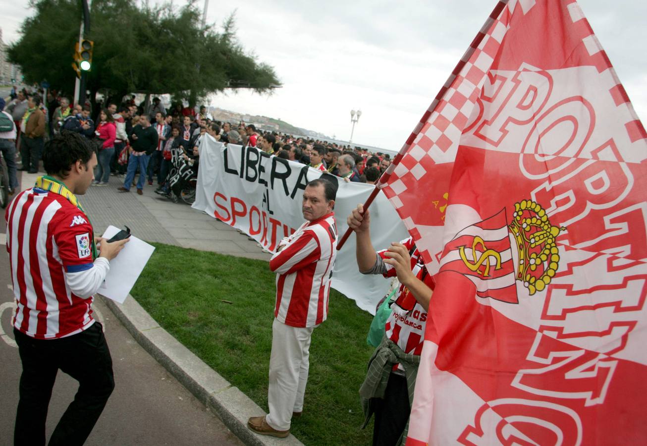 Protesta rojiblanca por la gestión del Sporting