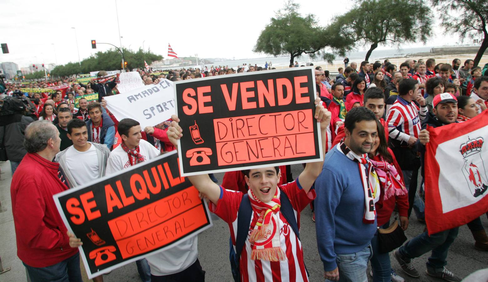 Protesta rojiblanca por la gestión del Sporting