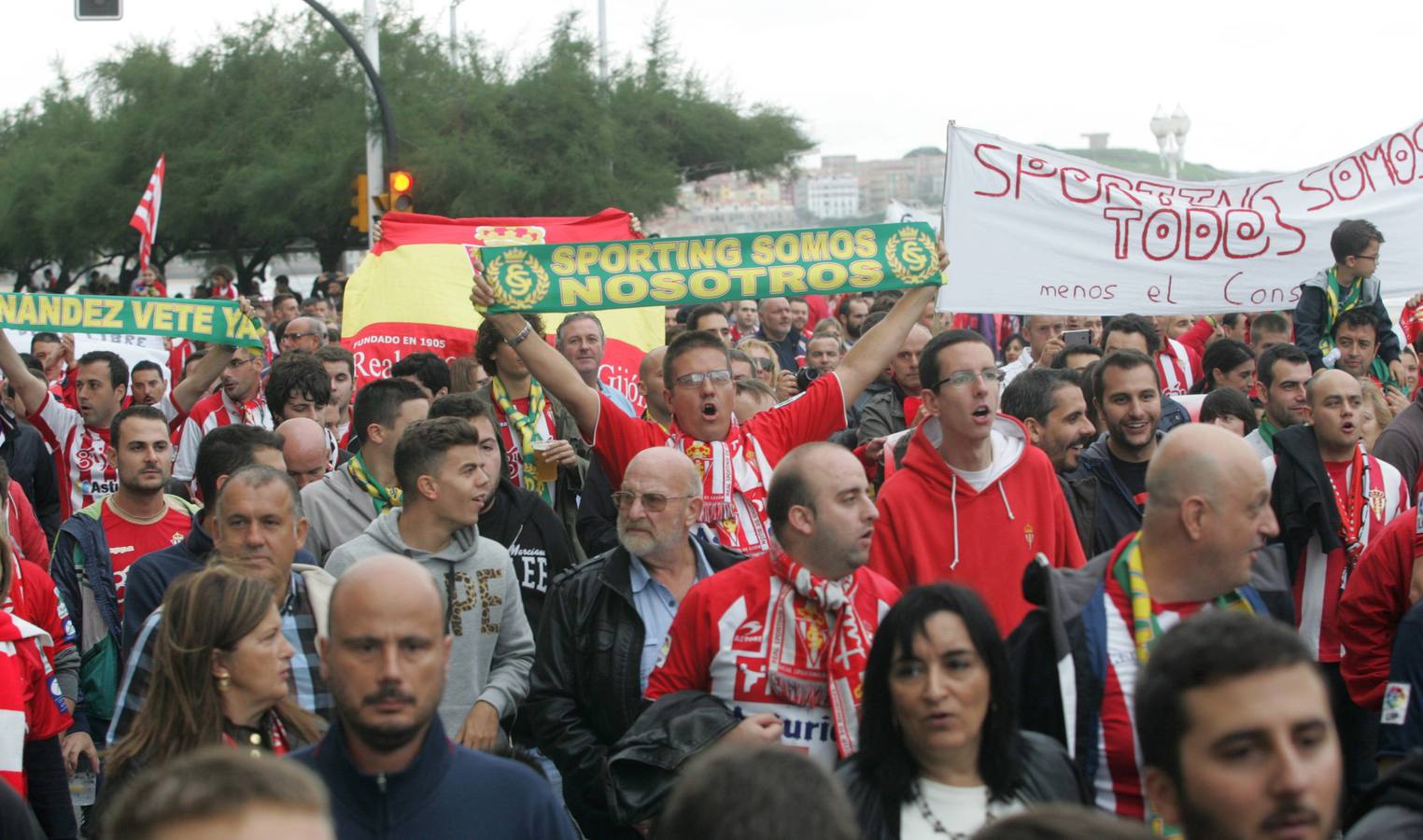 Protesta rojiblanca por la gestión del Sporting