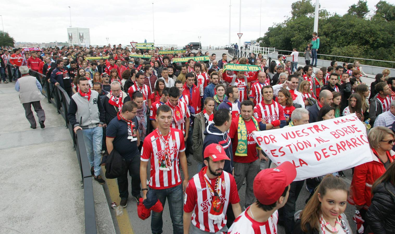 Protesta rojiblanca por la gestión del Sporting