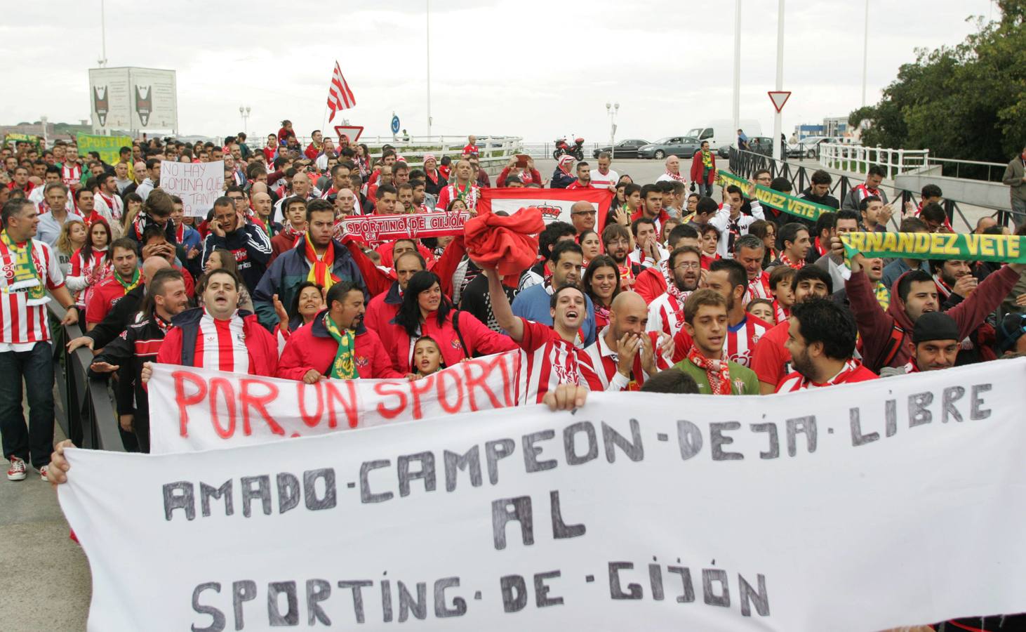 Protesta rojiblanca por la gestión del Sporting