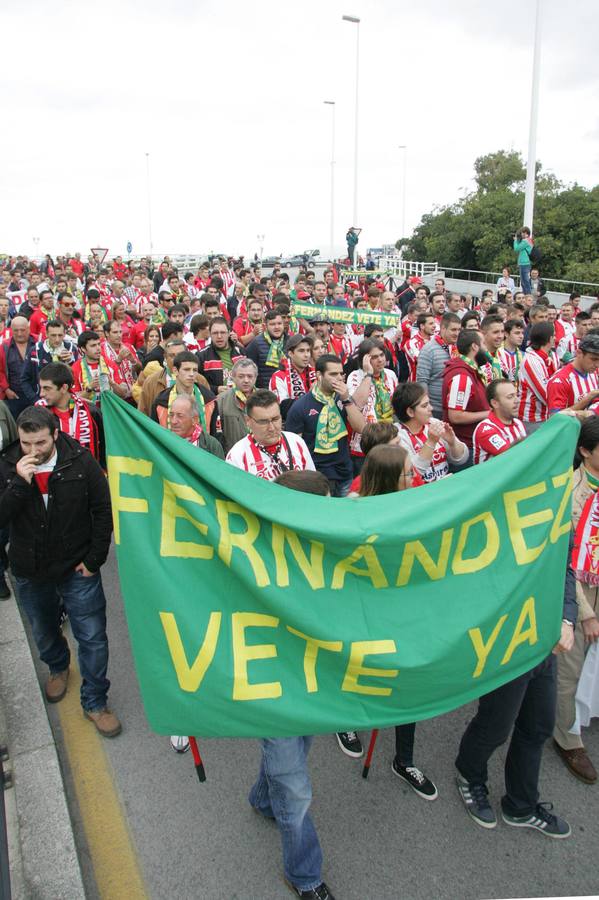 Protesta rojiblanca por la gestión del Sporting