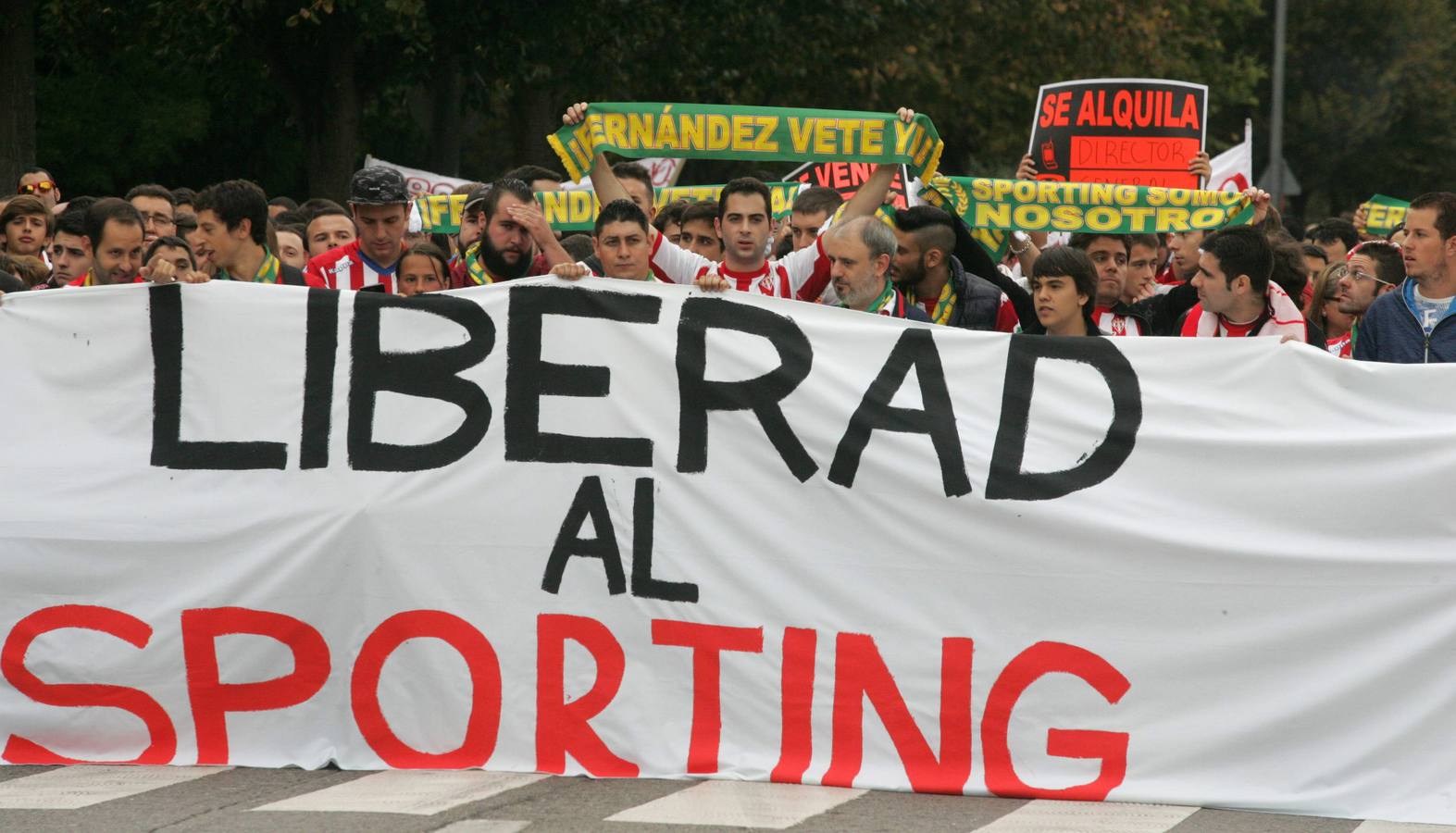 Protesta rojiblanca por la gestión del Sporting