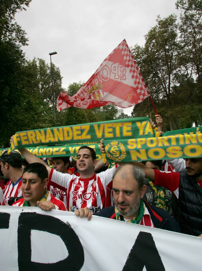 Protesta rojiblanca por la gestión del Sporting