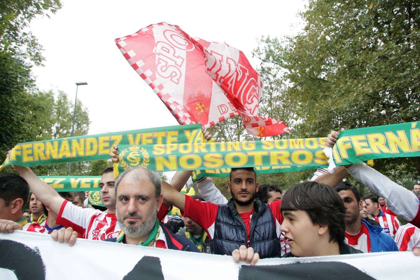 Protesta rojiblanca por la gestión del Sporting