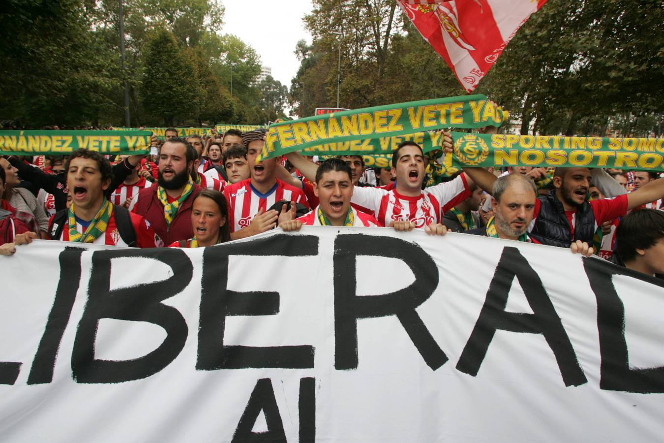 Protesta rojiblanca por la gestión del Sporting