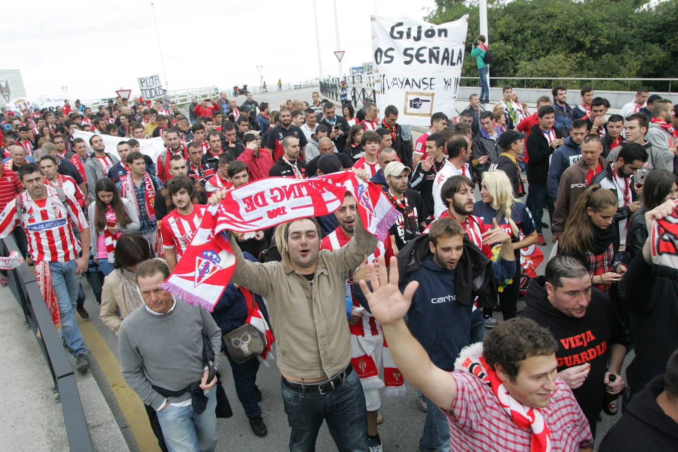 Protesta rojiblanca por la gestión del Sporting