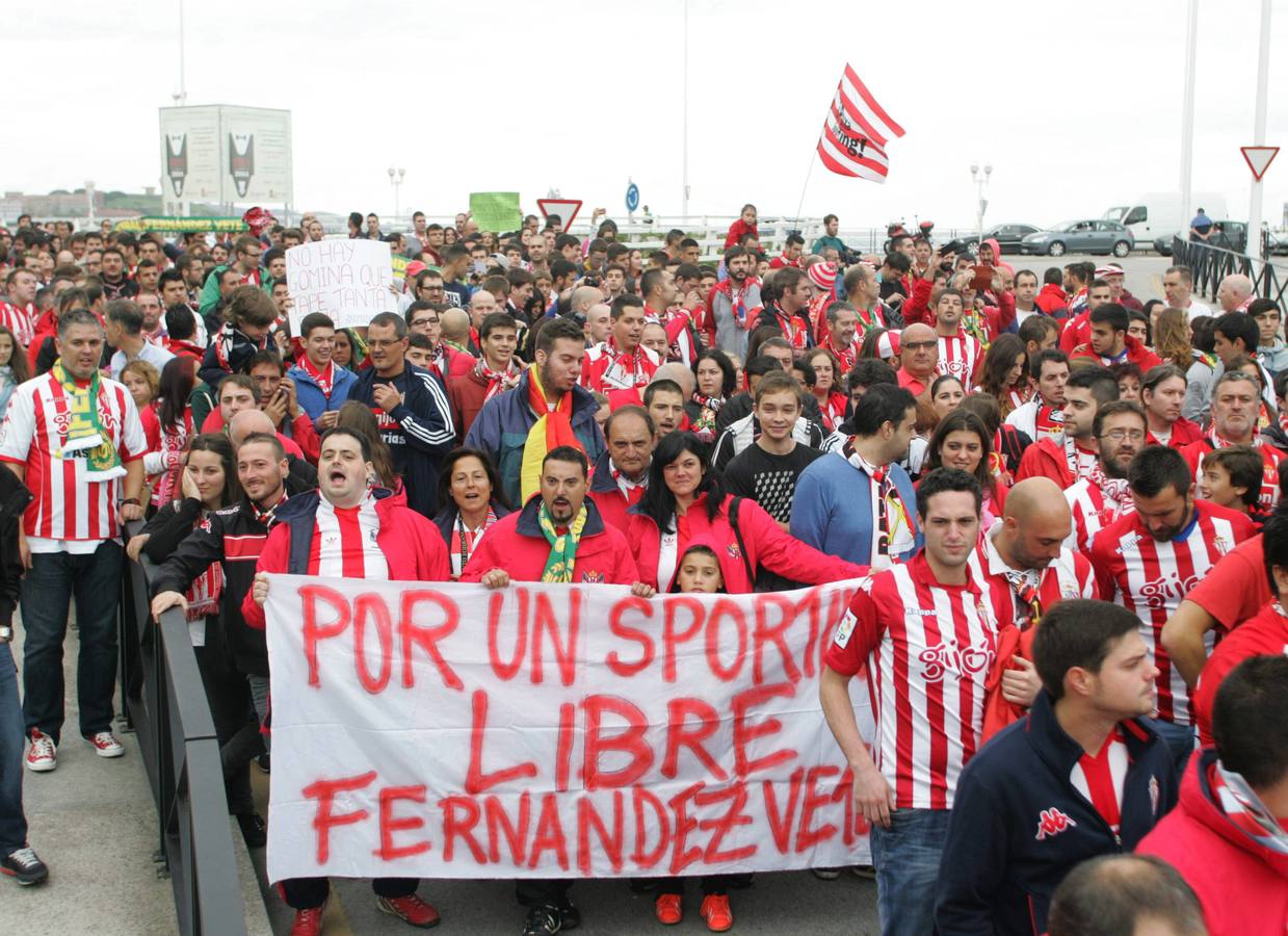 Protesta rojiblanca por la gestión del Sporting