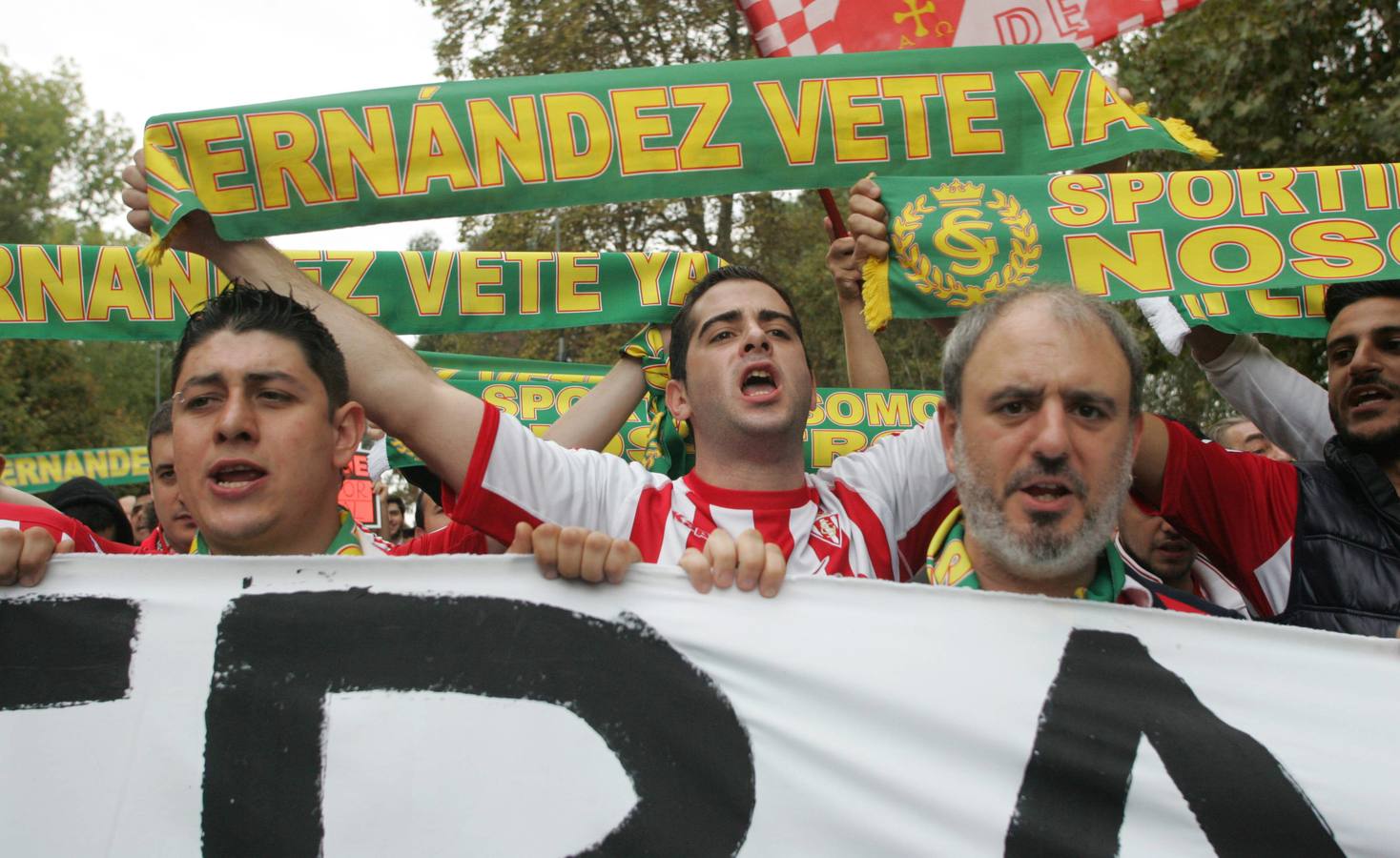 Protesta rojiblanca por la gestión del Sporting