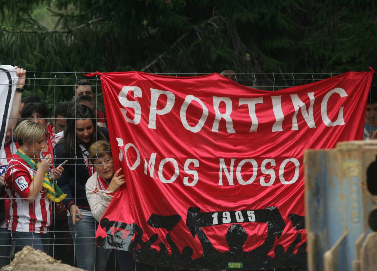 Protesta rojiblanca por la gestión del Sporting