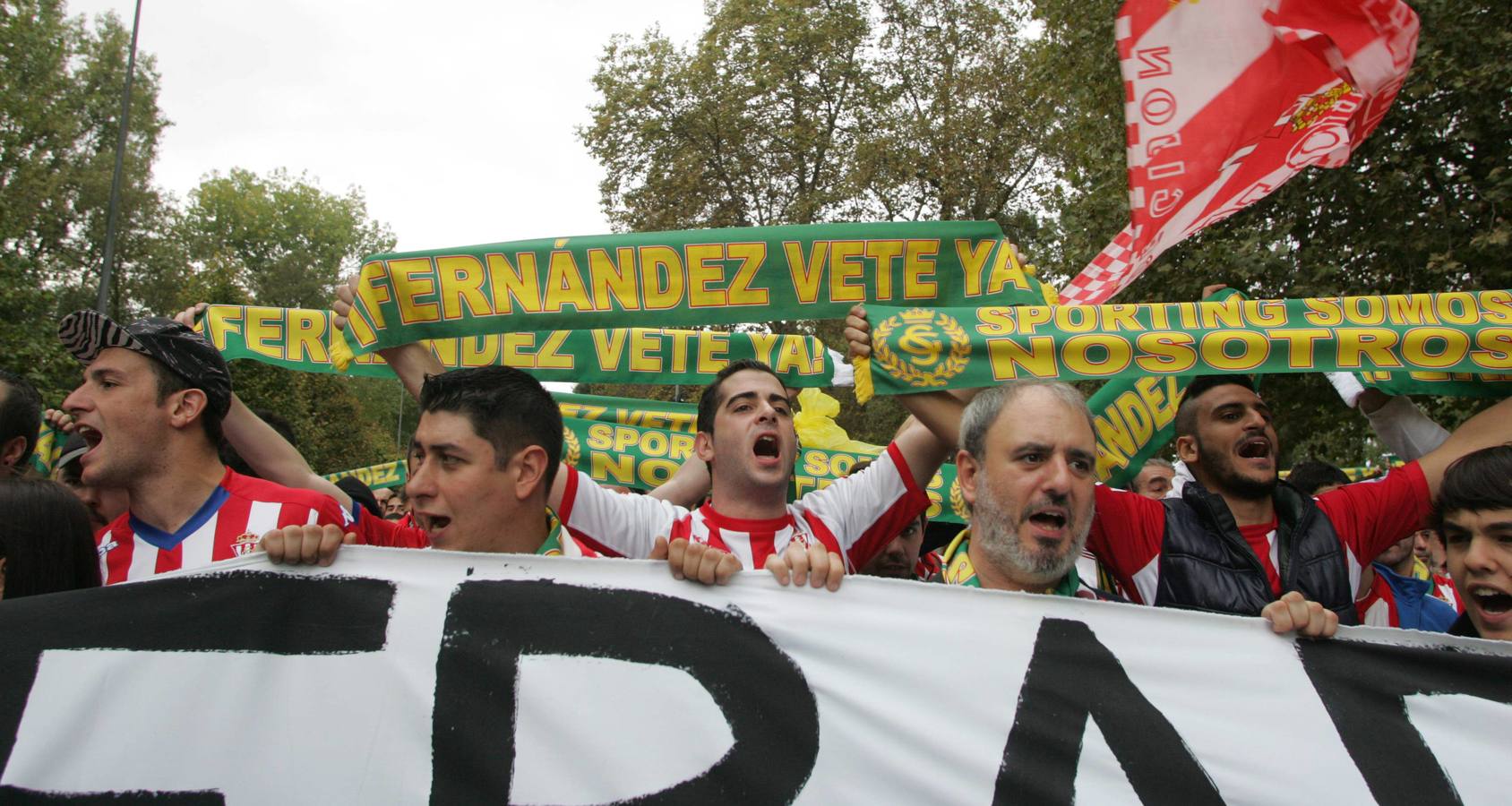 Protesta rojiblanca por la gestión del Sporting