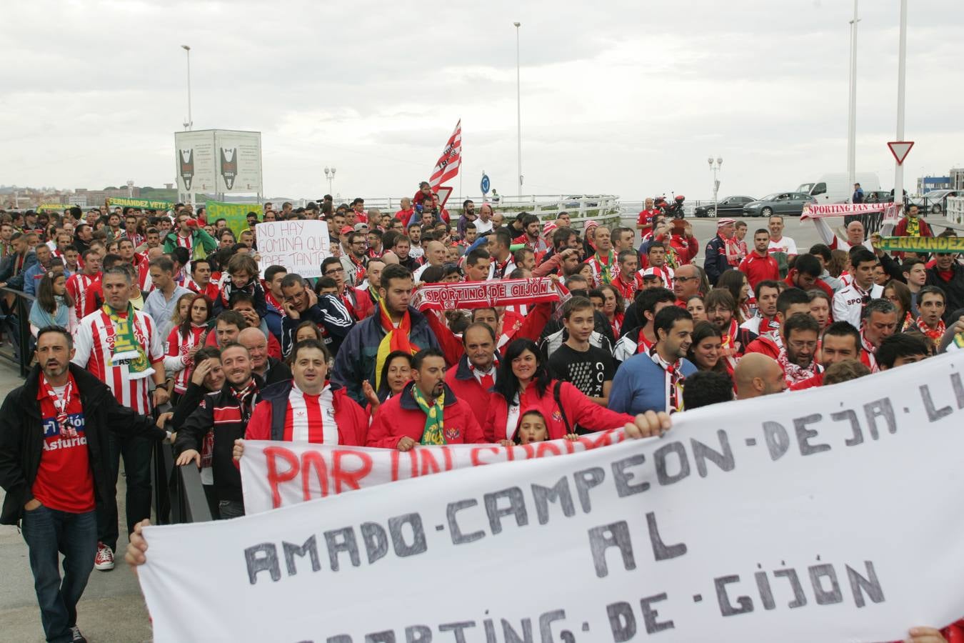 Protesta rojiblanca por la gestión del Sporting