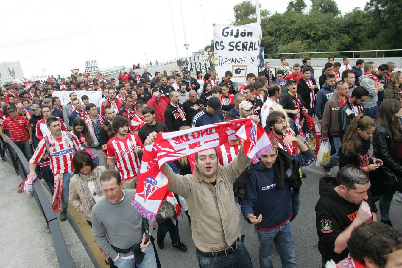 Protesta rojiblanca por la gestión del Sporting