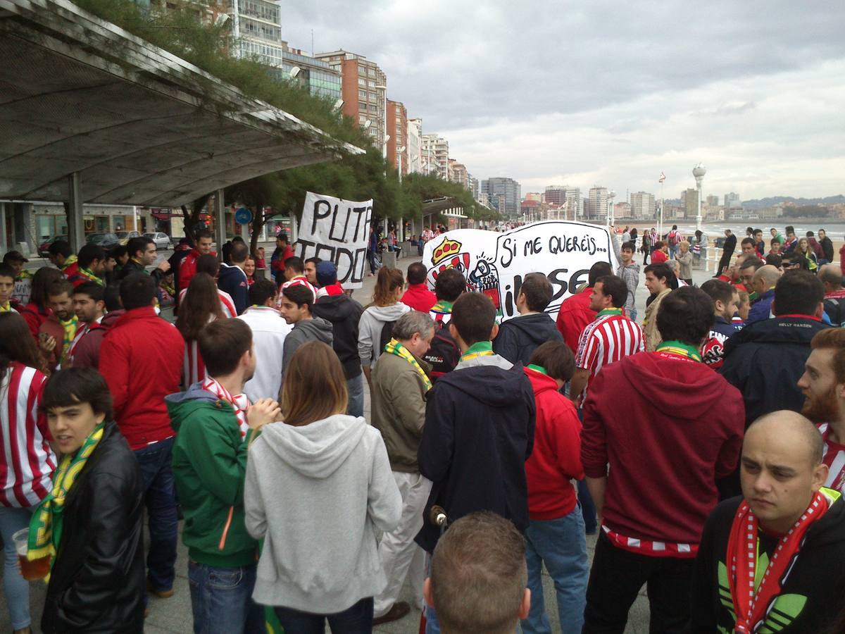 Protesta rojiblanca por la gestión del Sporting