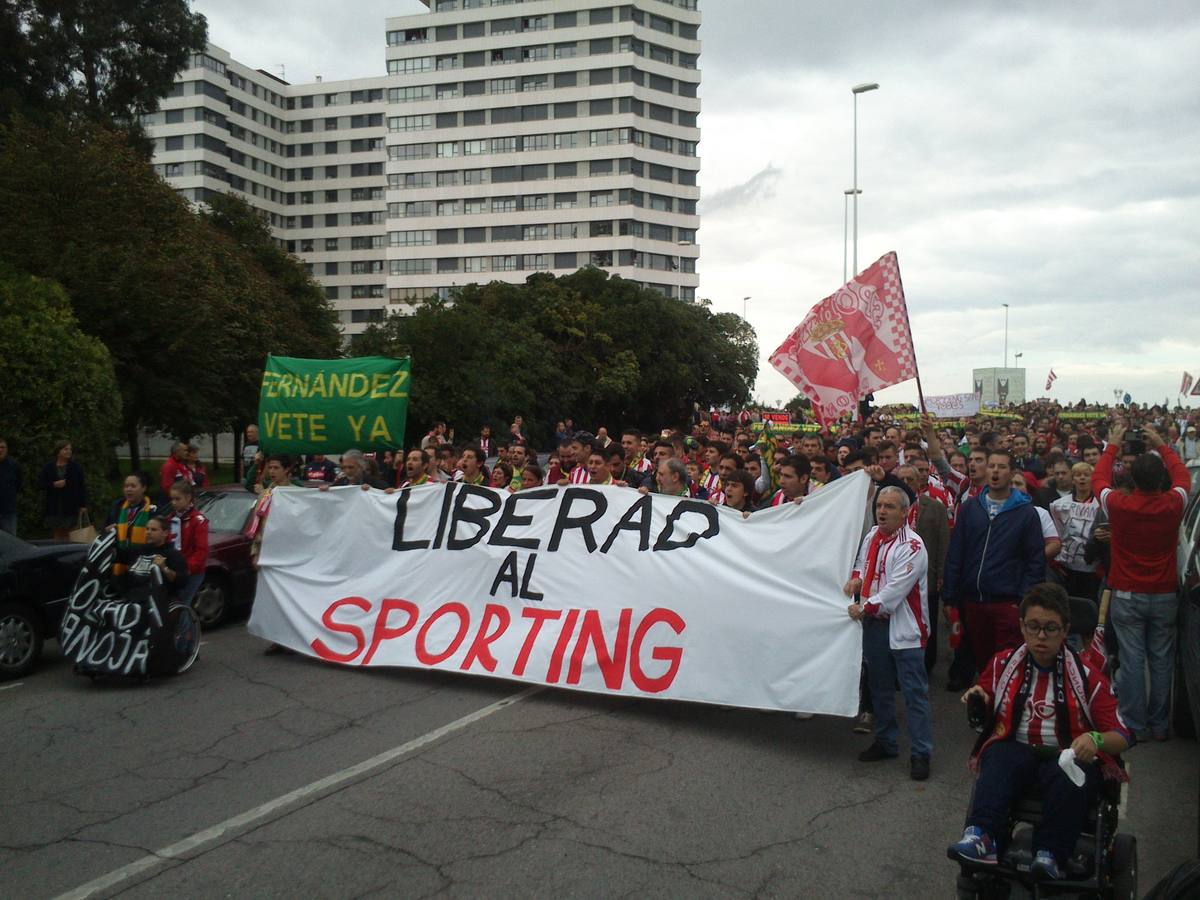 Protesta rojiblanca por la gestión del Sporting