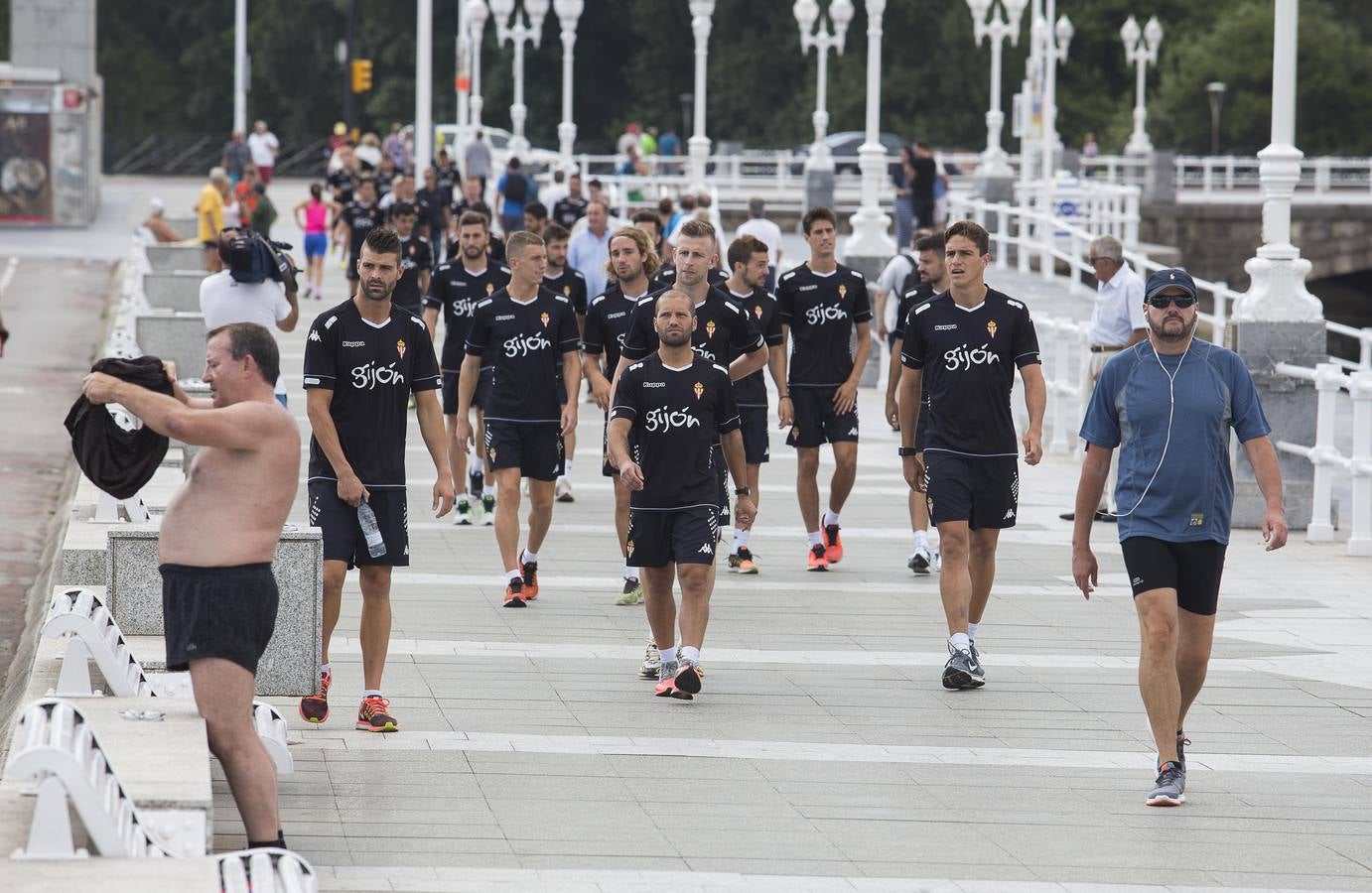 Entrenamiento del Sporting en la playa