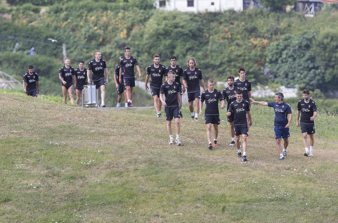 Entrenamiento del Sporting en la playa