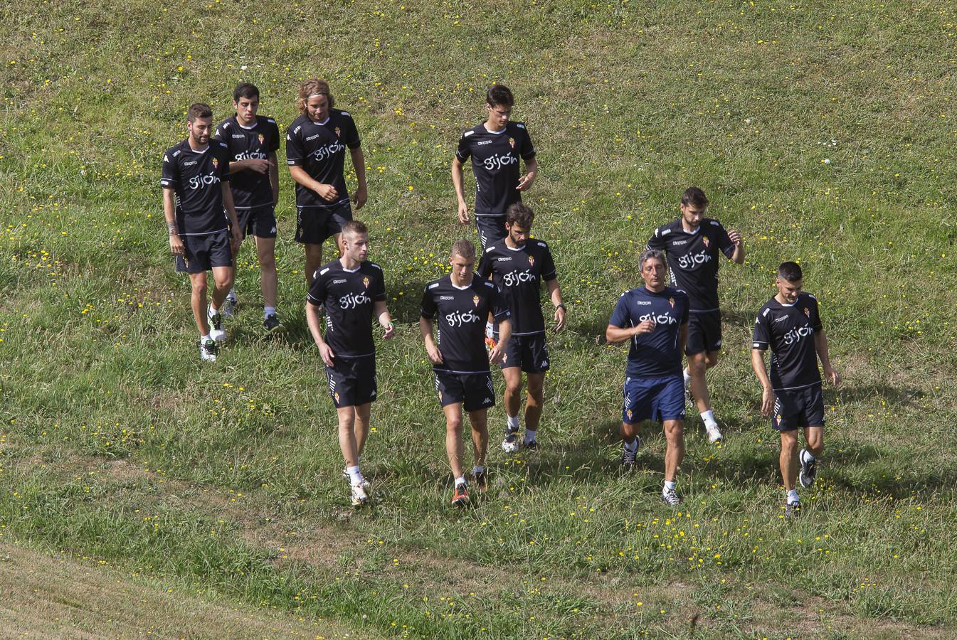 Entrenamiento del Sporting en la playa