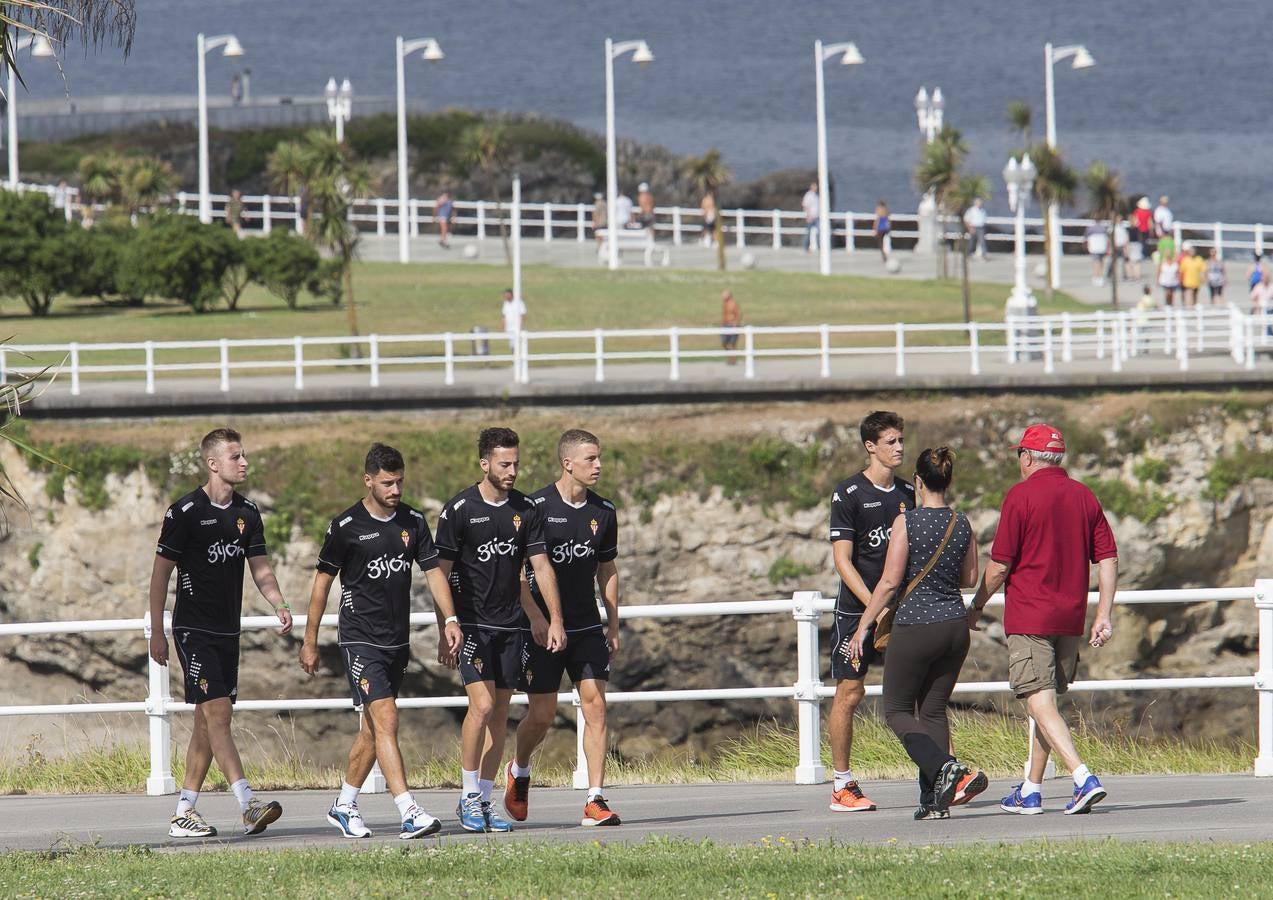 Entrenamiento del Sporting en la playa