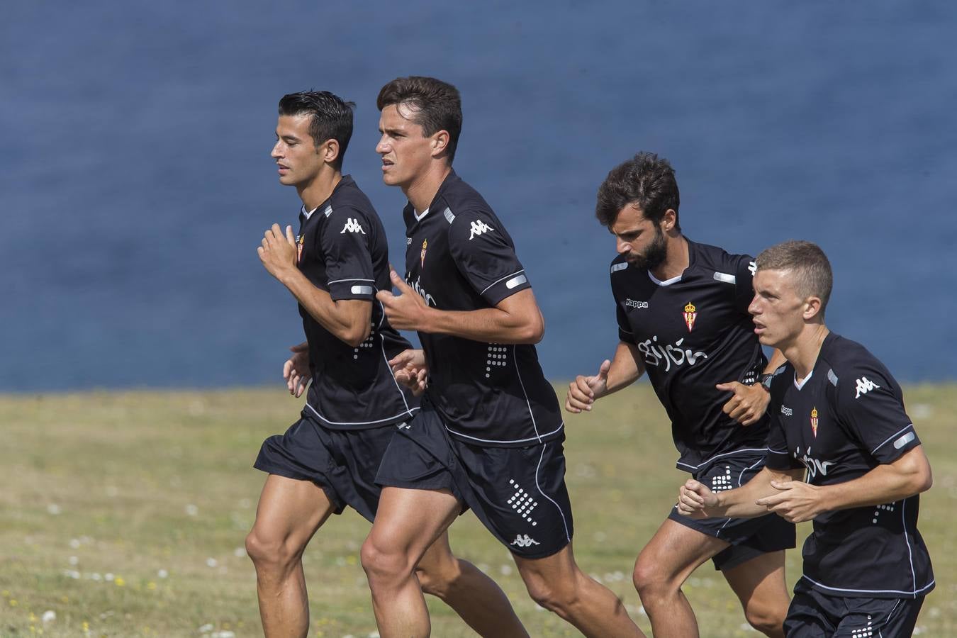 Entrenamiento del Sporting en la playa