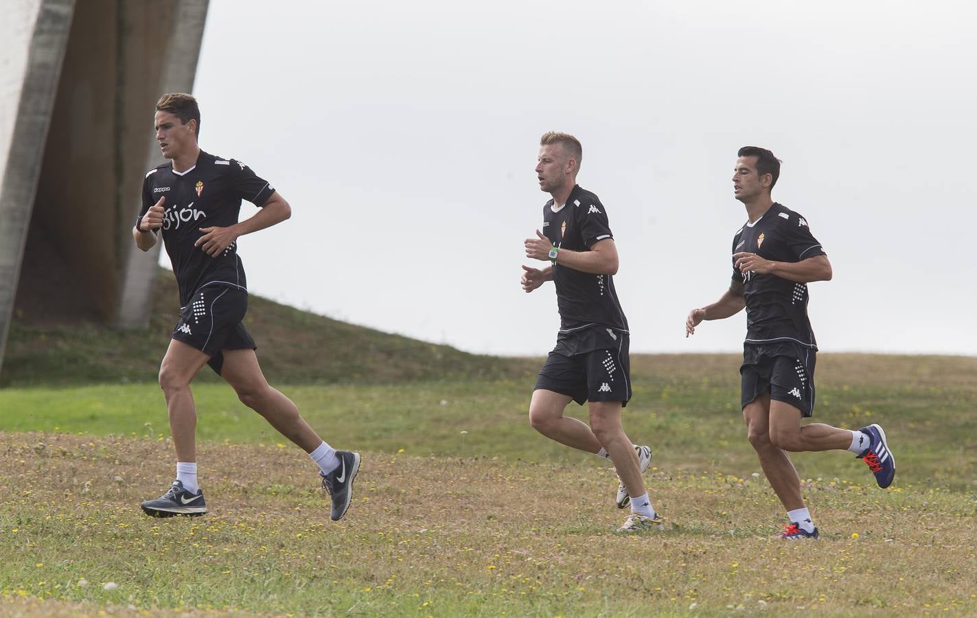 Entrenamiento del Sporting en la playa