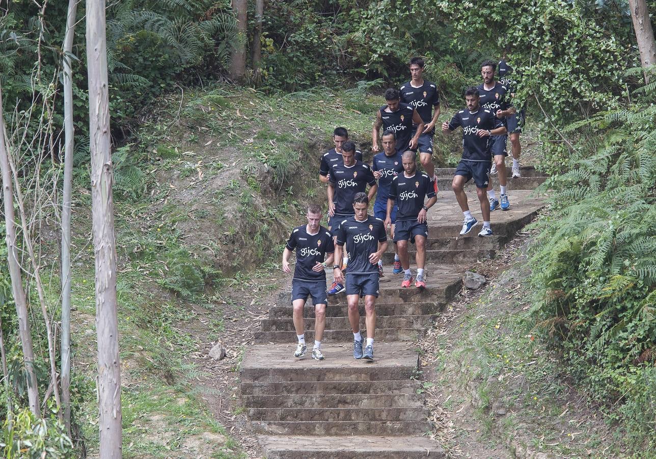 Entrenamiento del Sporting en la playa