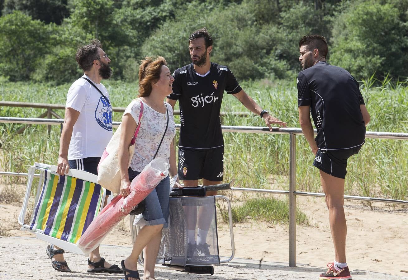 Entrenamiento del Sporting en la playa