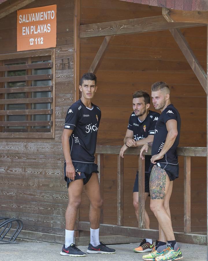 Entrenamiento del Sporting en la playa