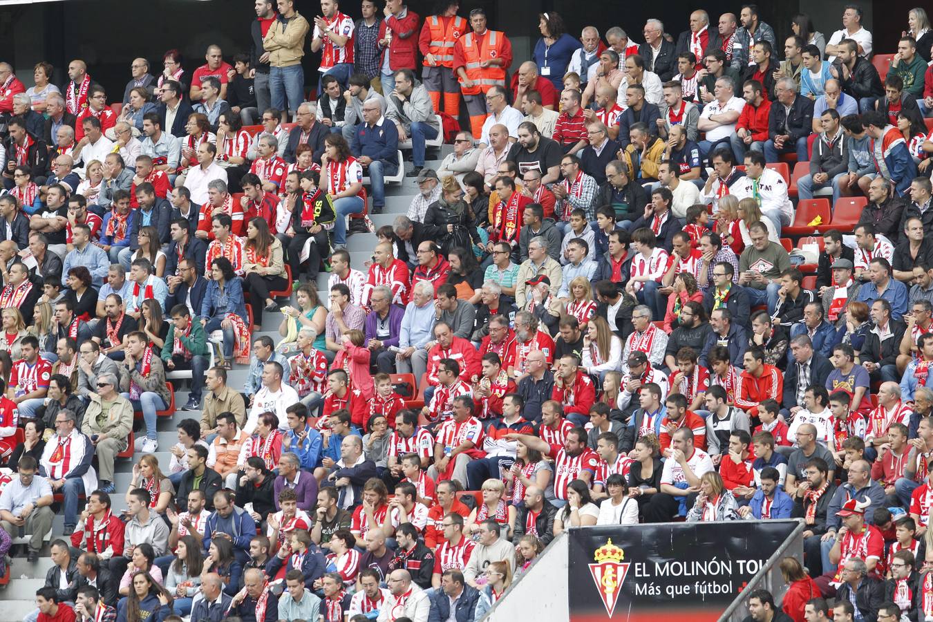 ¿Estuviste en el Sporting - Valencia? ¡Búscate! (1)