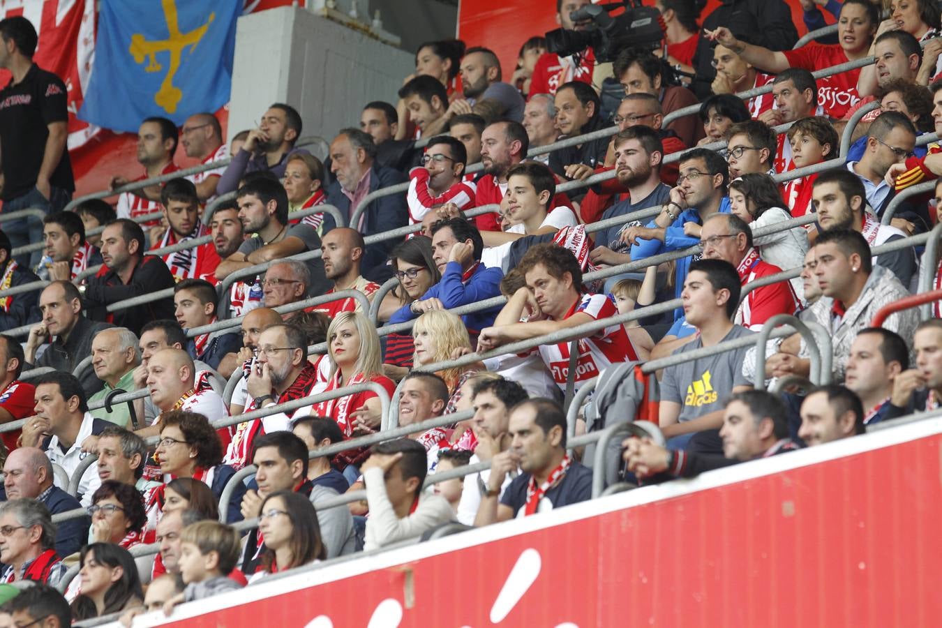 ¿Estuviste en el Sporting - Valencia? ¡Búscate! (1)