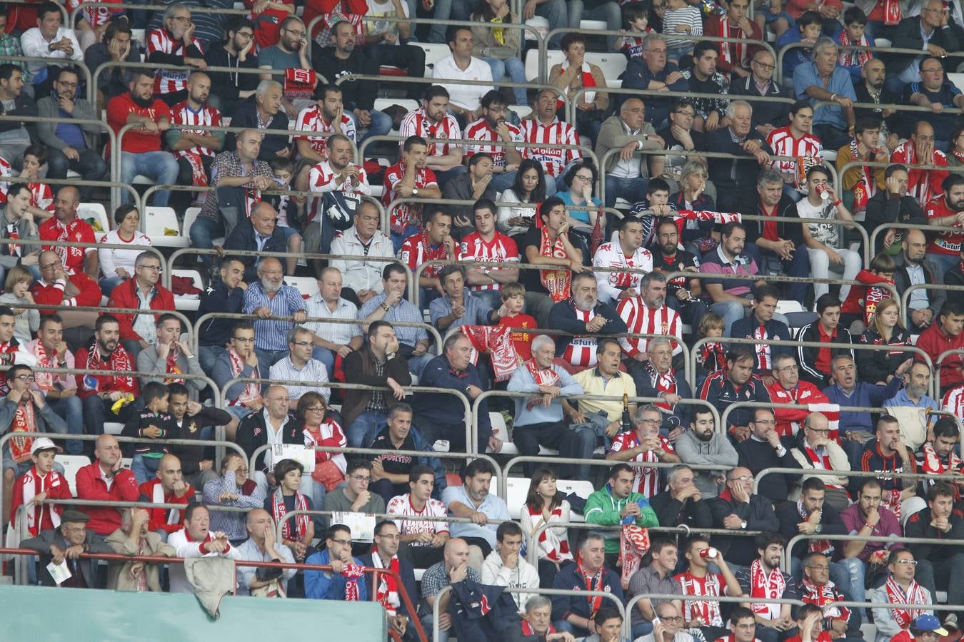 ¿Estuviste en el Sporting - Valencia? ¡Búscate! (1)