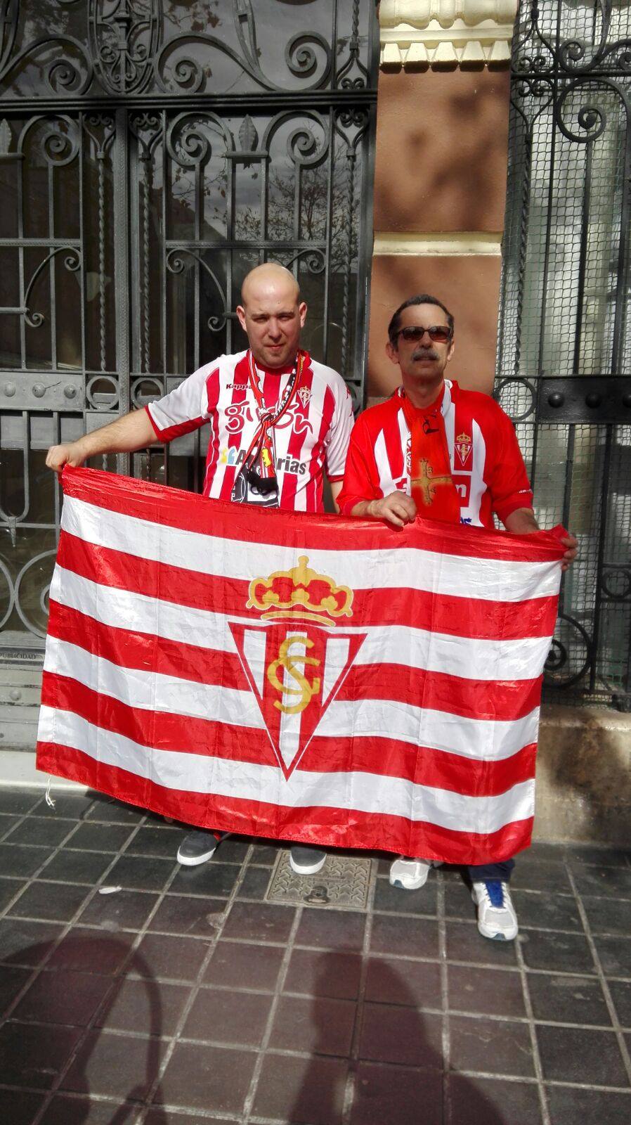 Iván, de TRS, y Toni, un valenciano convertido al sportinguismo.