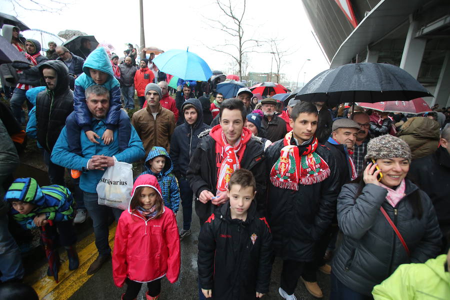 ¿Estuviste en el Sporting 1-3 Barcelona? ¡Búscate en las fotos! (I)