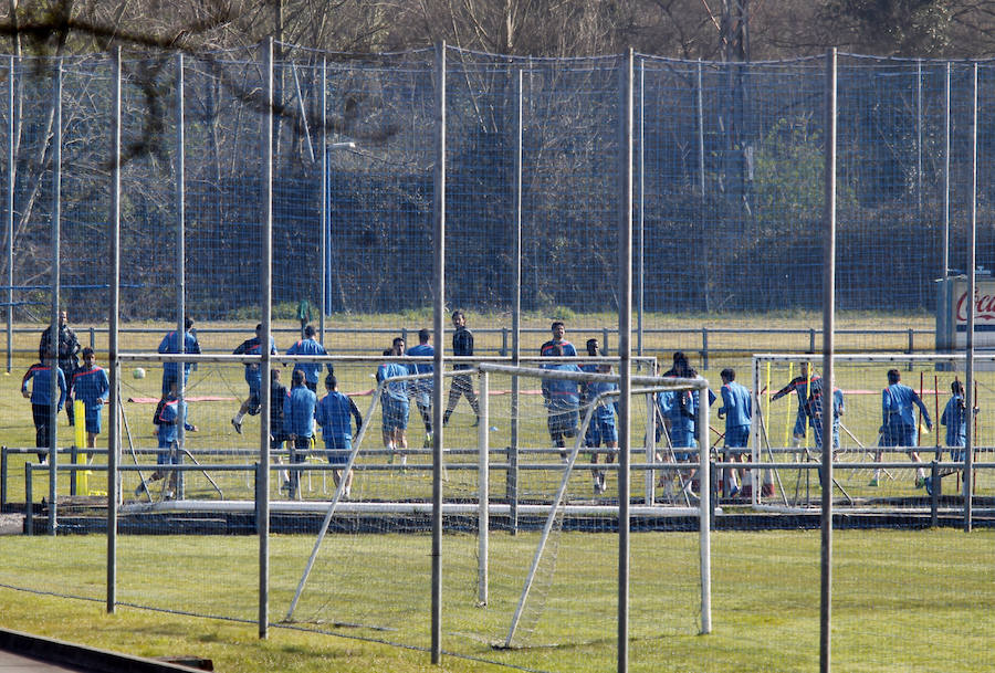 Entrenamiento a puerta cerrada en El Requexón