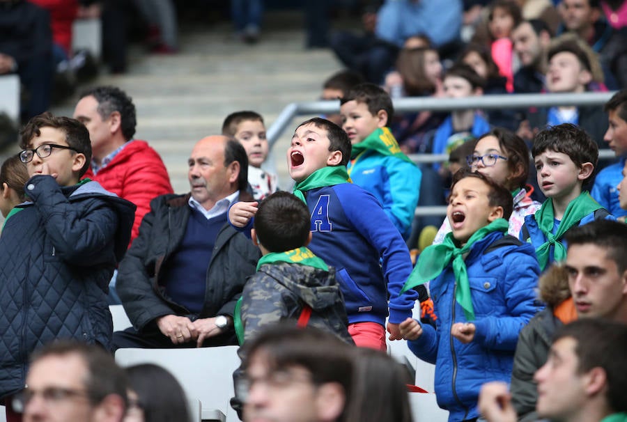 ¿Estuviste en el Real Oviedo-Huesca? ¡Búscate en las imágenes!