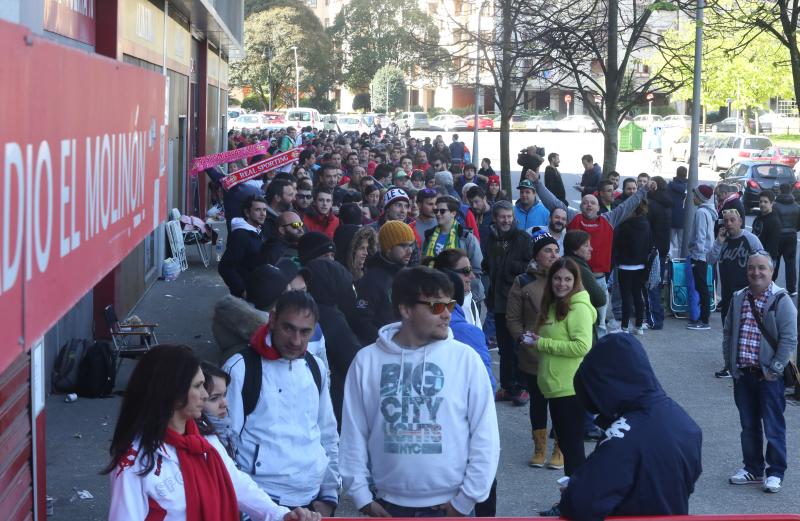 Colas para hacerse con una entrada para el Getafe-Sporting