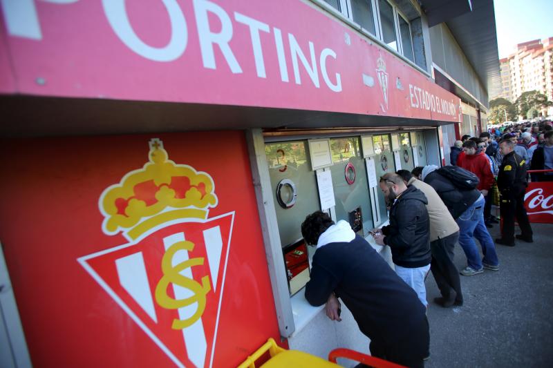 Colas para hacerse con una entrada para el Getafe-Sporting