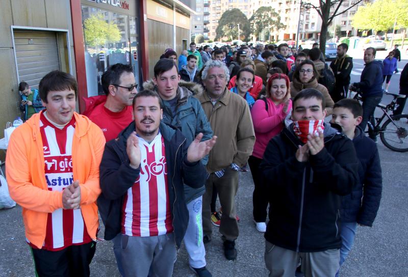 Colas para hacerse con una entrada para el Getafe-Sporting